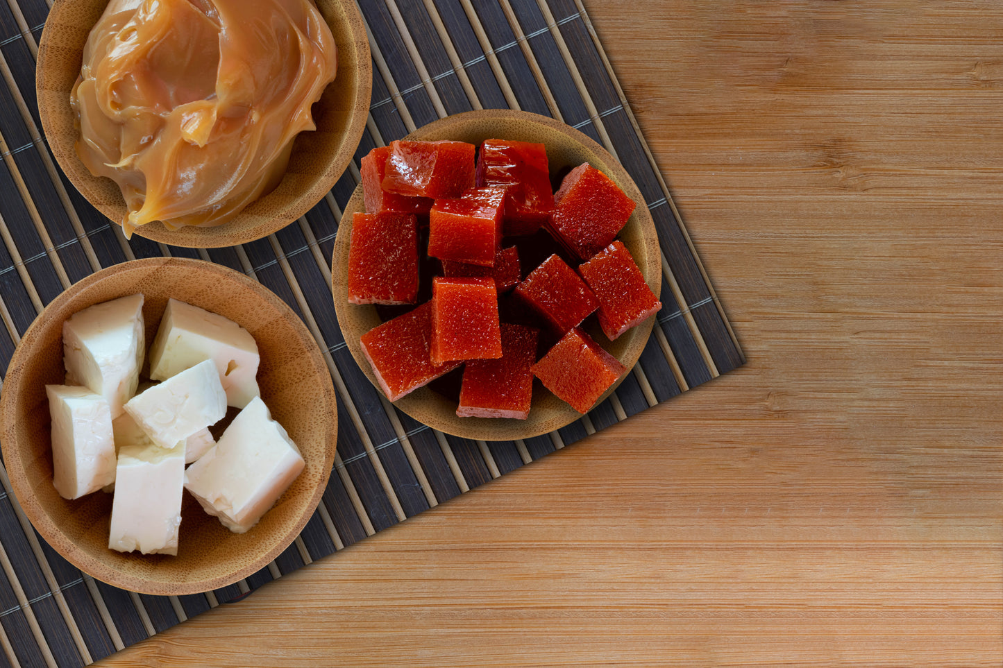 Bowls with guava, dulce de leche and coconut