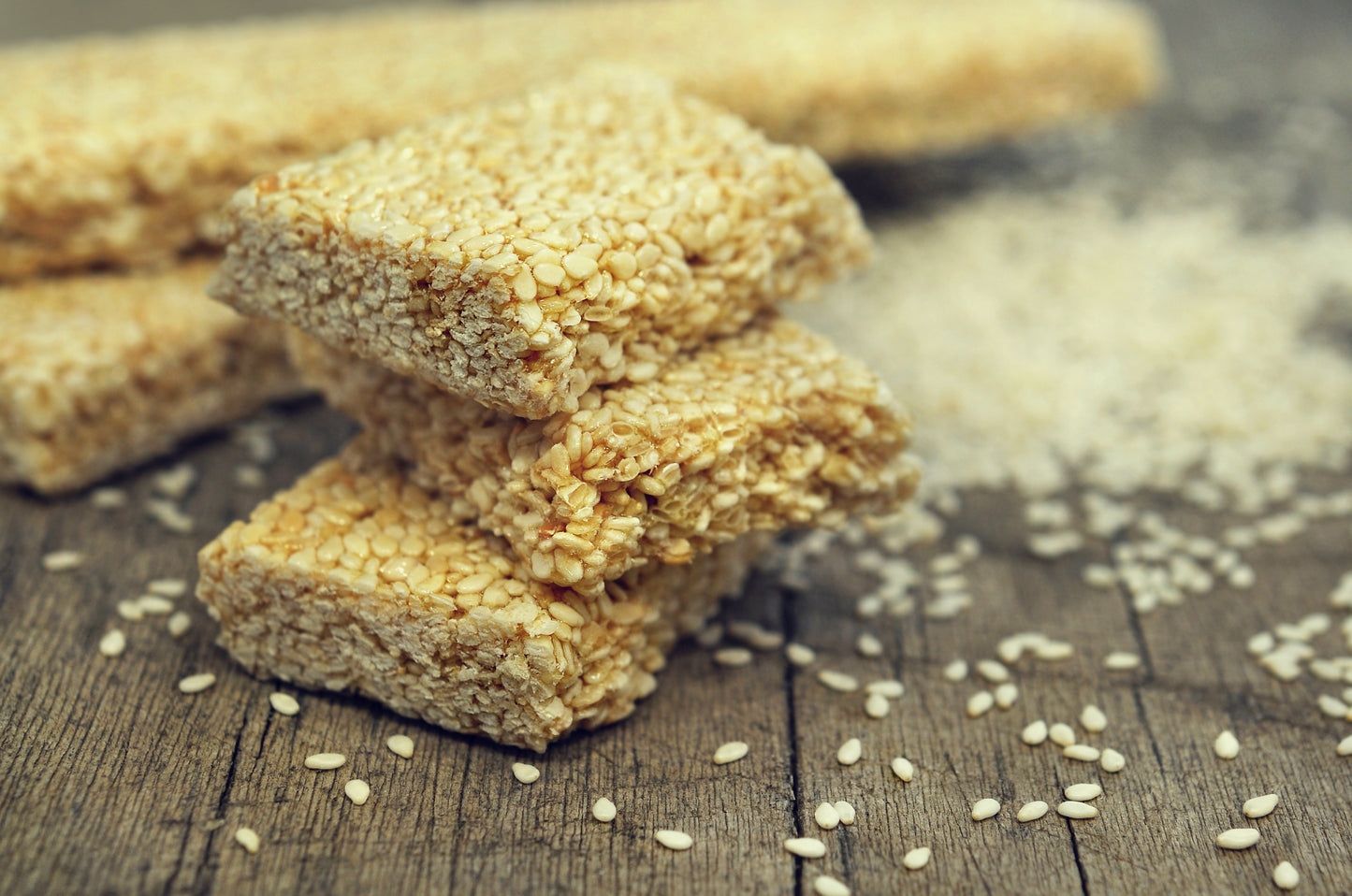 dulce de ajonjoli sesame seeds on wood table